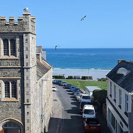 Central Apartment- Stunning Sea Views- 100M To Beach- Sleeps 6 Newquay  Exterior photo