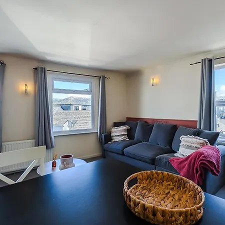 Central Apartment- Stunning Sea Views- 100M To Beach- Sleeps 6 Newquay  Exterior photo