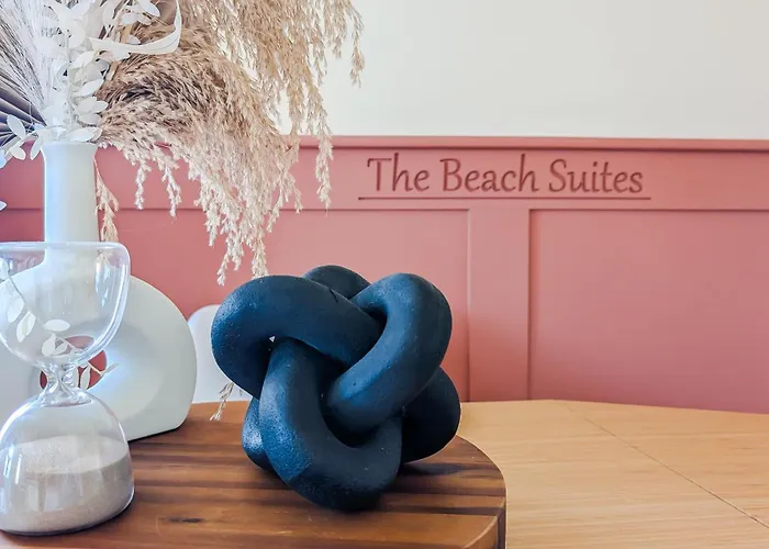Central Apartment- Stunning Sea Views- 100M To Beach- Sleeps 6