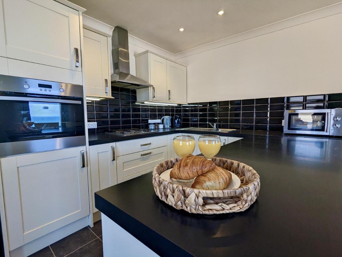 Apartment- Stunning Sea Views- 100m To Beach- Sleeps 6 Apartment Newquay (Cornwall)