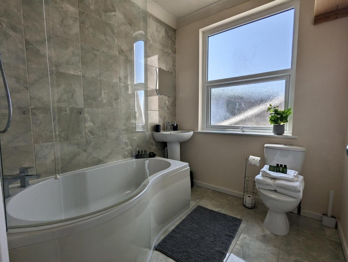 Apartment Apartment- Stunning Sea Views- 100m To Beach- Sleeps 6