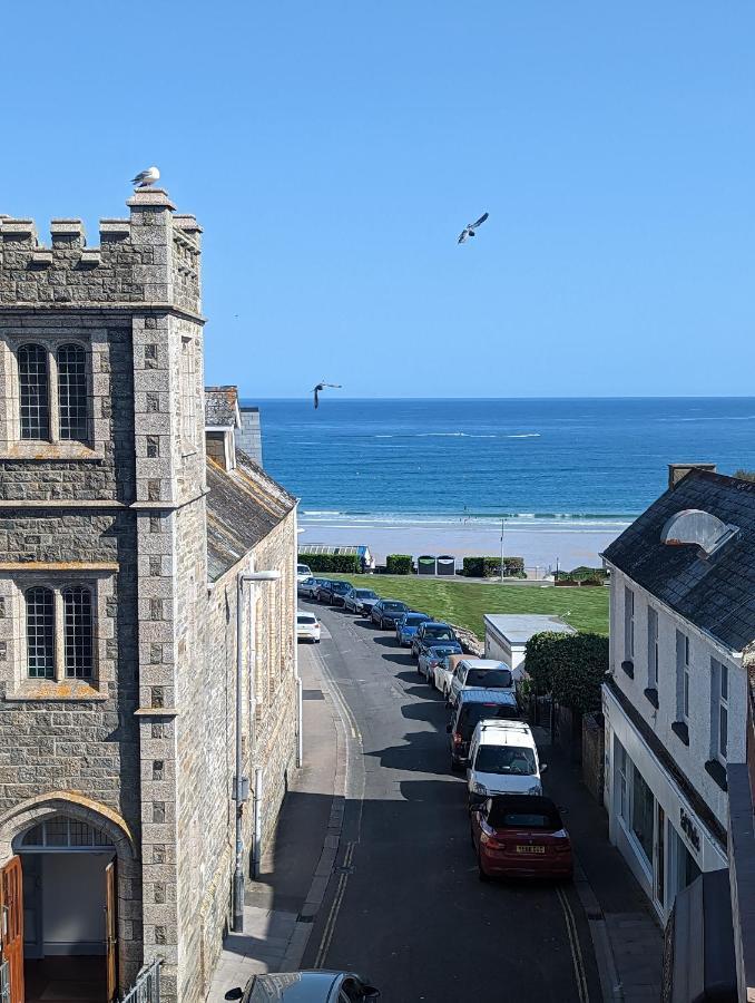 Apartment- Stunning Sea Views- 100m To Beach- Sleeps 6 Appartement