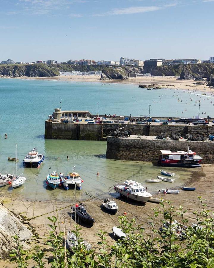 Apartment- Stunning Sea Views- 100m To Beach- Sleeps 6 *
