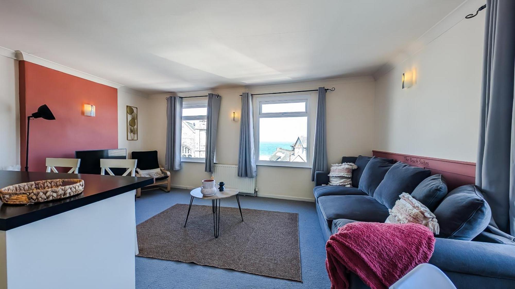 Apartment- Stunning Sea Views- 100m To Beach- Sleeps 6 Apartment