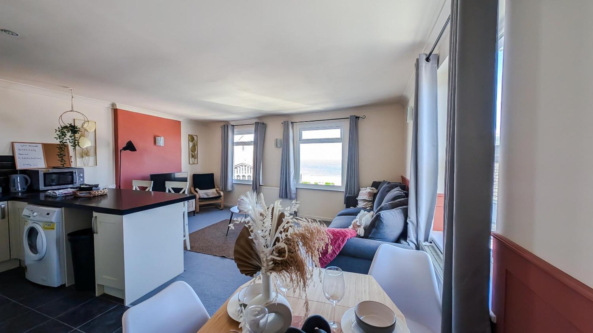 Apartment- Stunning Sea Views- 100m To Beach- Sleeps 6 *