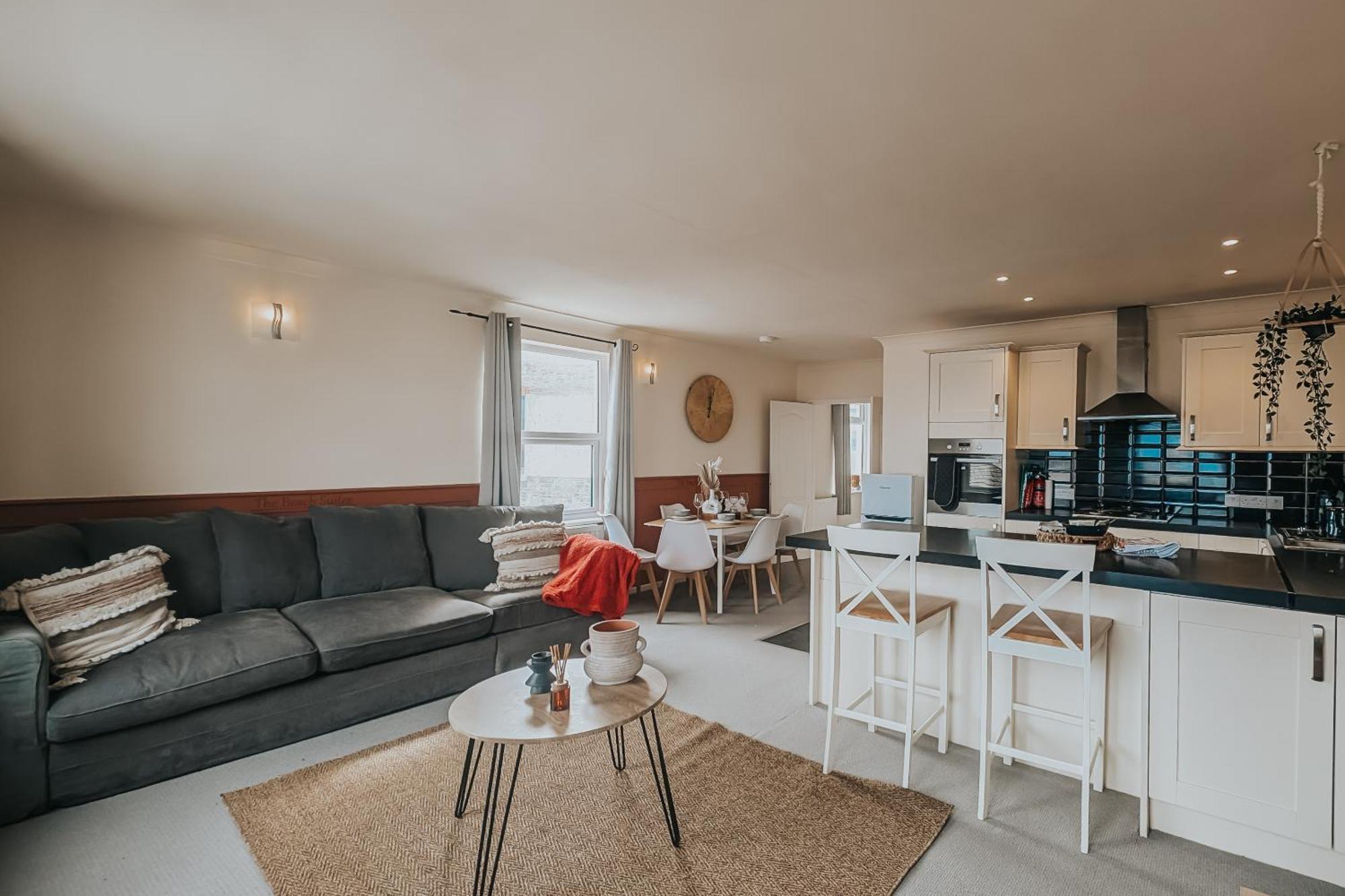 Apartment- Stunning Sea Views- 100m To Beach- Sleeps 6 Apartment Newquay (Cornwall)