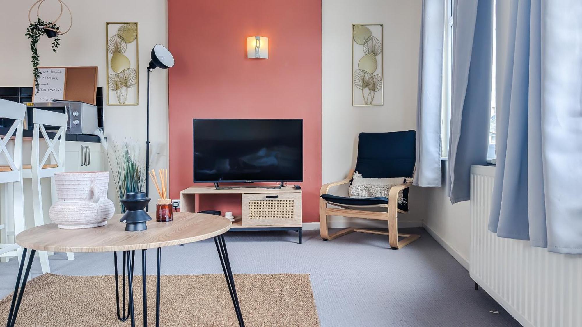 Apartment- Stunning Sea Views- 100m To Beach- Sleeps 6 *