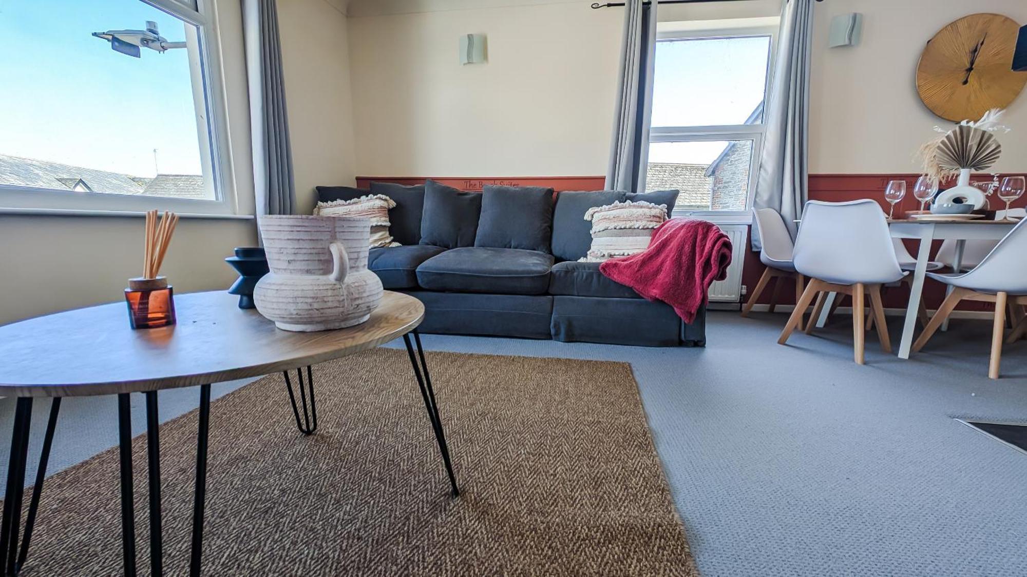 Apartment- Stunning Sea Views- 100m To Beach- Sleeps 6