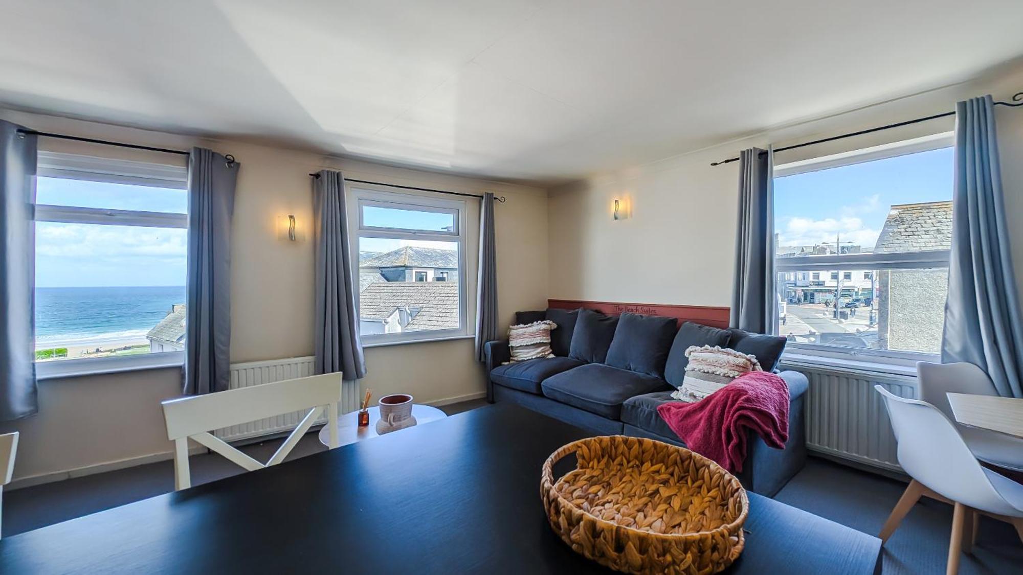 Apartment Apartment- Stunning Sea Views- 100m To Beach- Sleeps 6 *